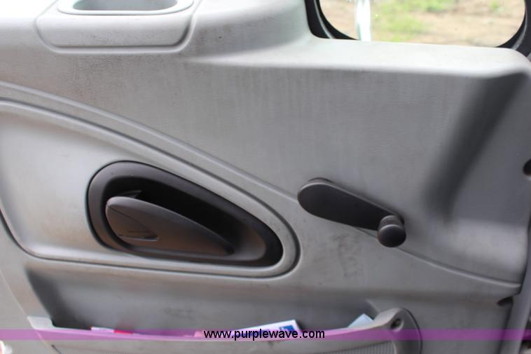 image for item J1199 2007 International 3200 bus