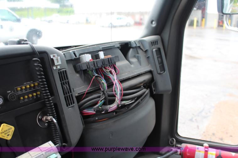 image for item J1199 2007 International 3200 bus