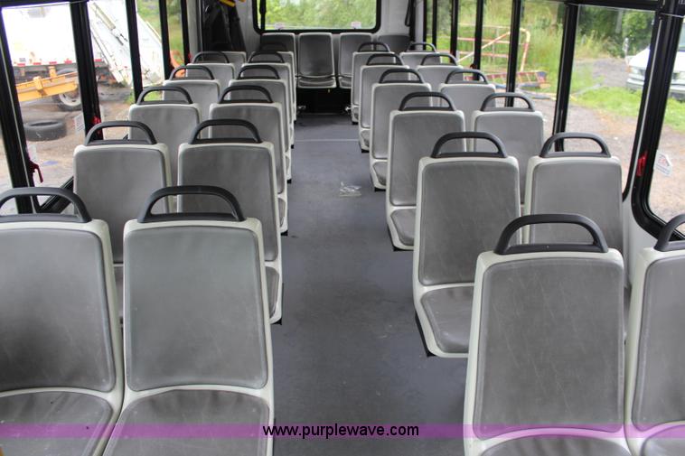 image for item J1199 2007 International 3200 bus