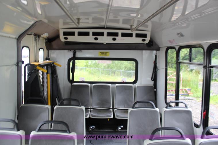 image for item J1199 2007 International 3200 bus