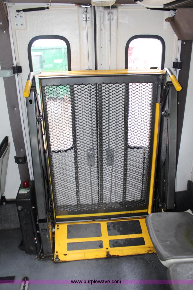 image for item J1199 2007 International 3200 bus