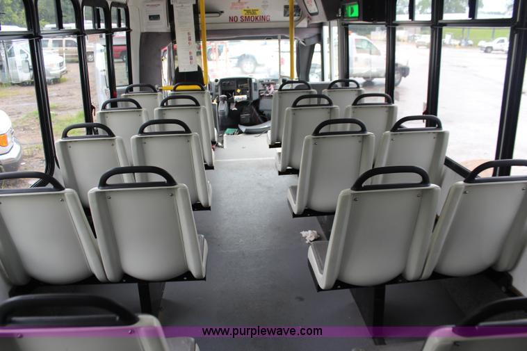 image for item J1199 2007 International 3200 bus