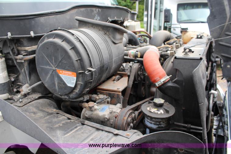 image for item J1199 2007 International 3200 bus