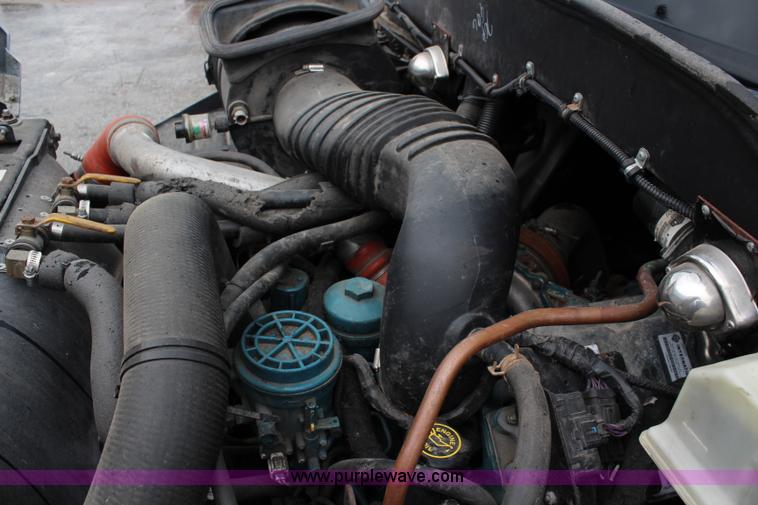 image for item J1199 2007 International 3200 bus