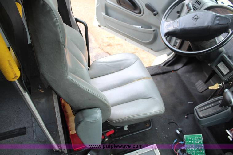 image for item J1199 2007 International 3200 bus