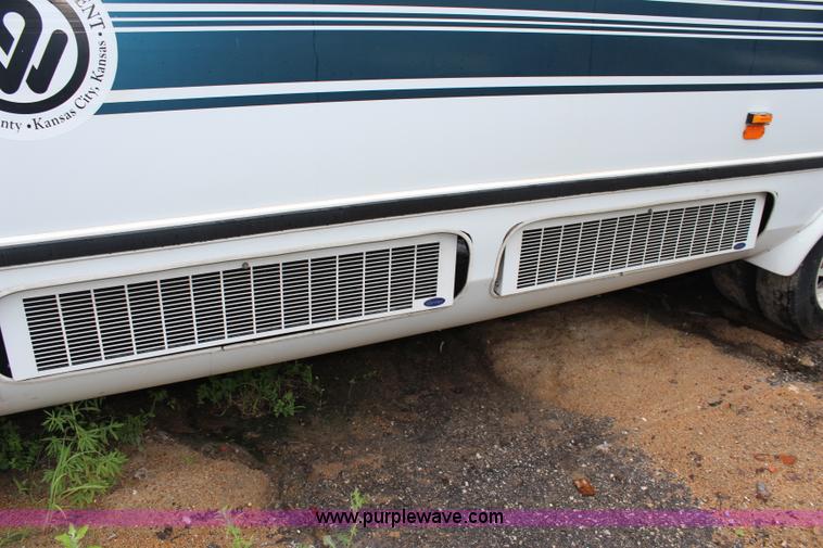 image for item J1199 2007 International 3200 bus