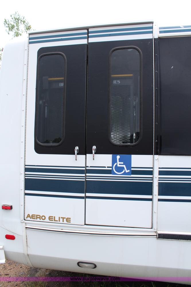 image for item J1199 2007 International 3200 bus