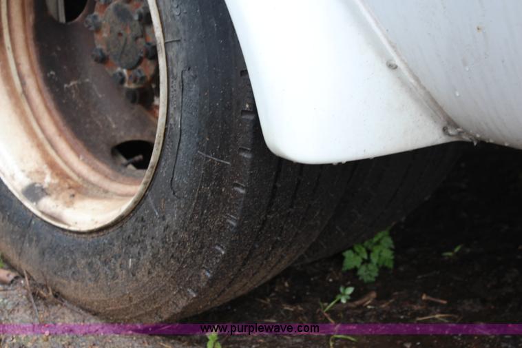 image for item J1199 2007 International 3200 bus