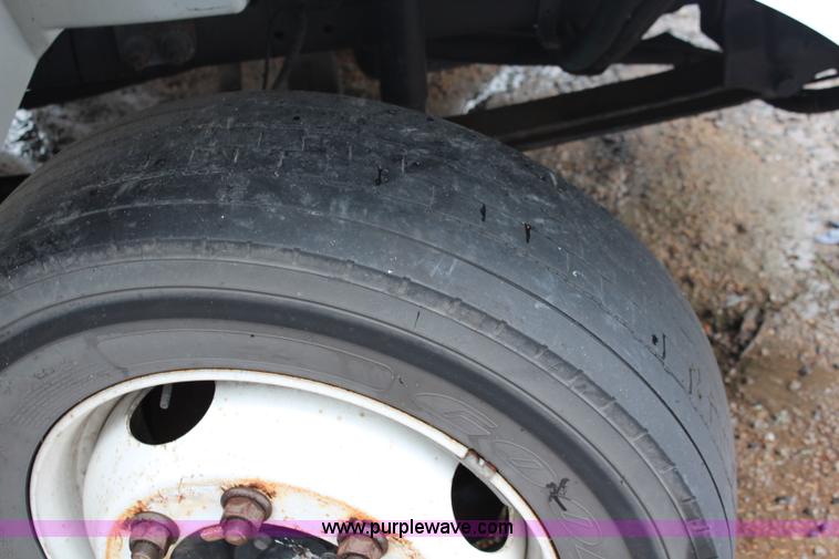 image for item J1199 2007 International 3200 bus