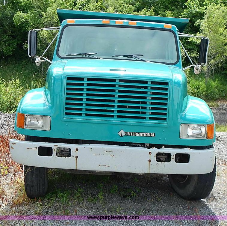 image for item J1225 2001 International 4900 dump truck