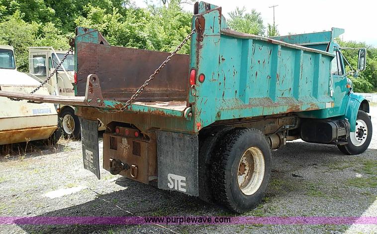 image for item J1225 2001 International 4900 dump truck