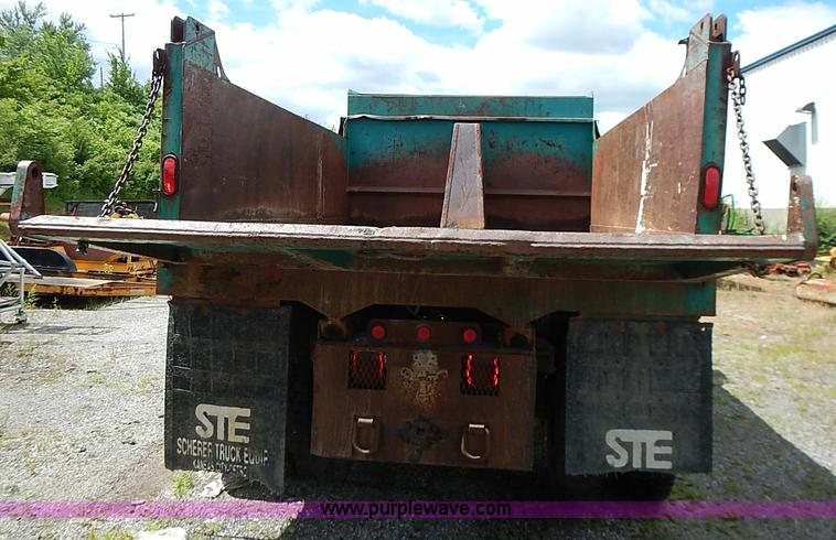 image for item J1225 2001 International 4900 dump truck