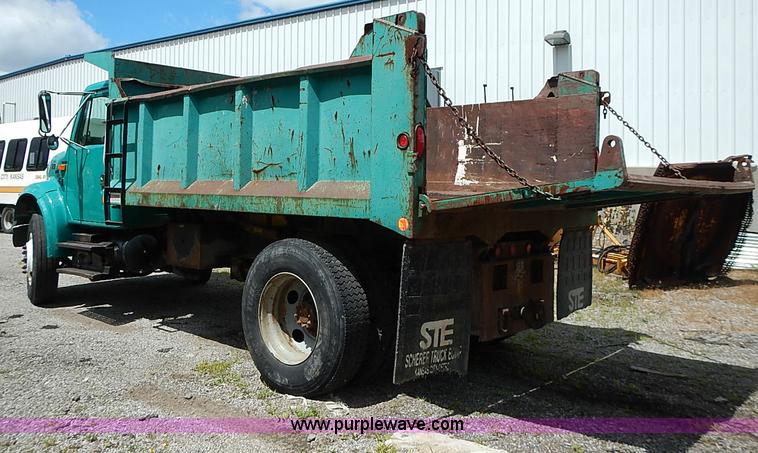 image for item J1225 2001 International 4900 dump truck