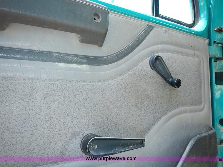 image for item J1225 2001 International 4900 dump truck