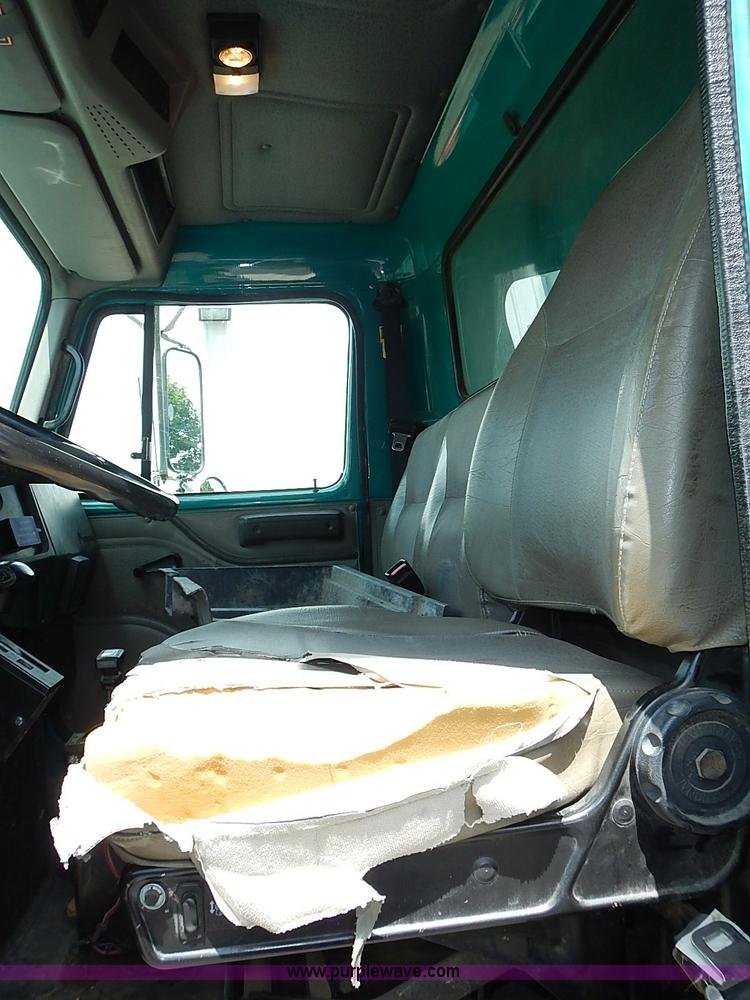 image for item J1225 2001 International 4900 dump truck