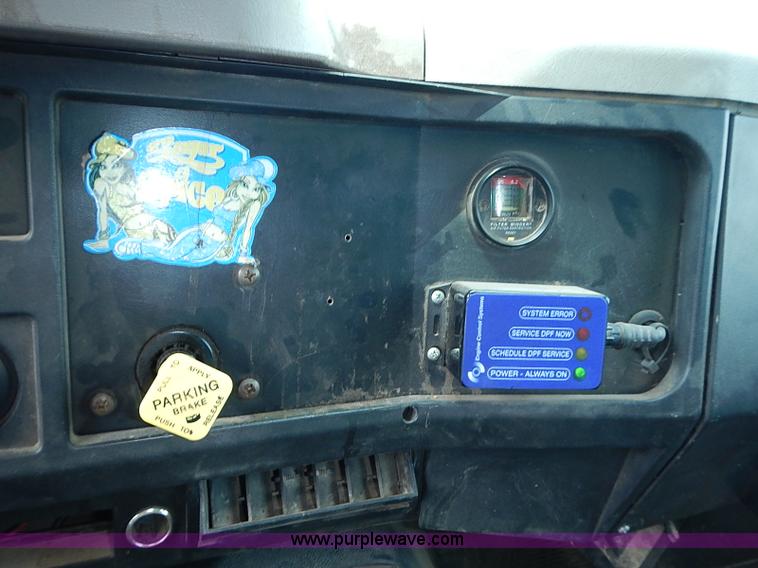 image for item J1225 2001 International 4900 dump truck