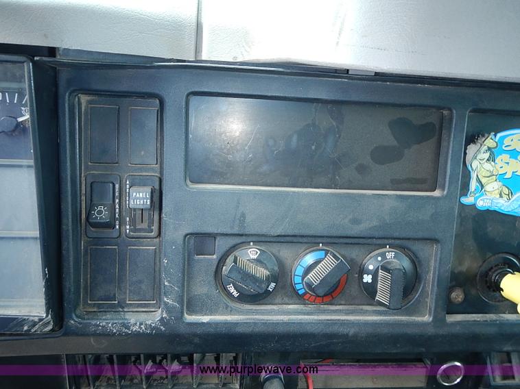 image for item J1225 2001 International 4900 dump truck