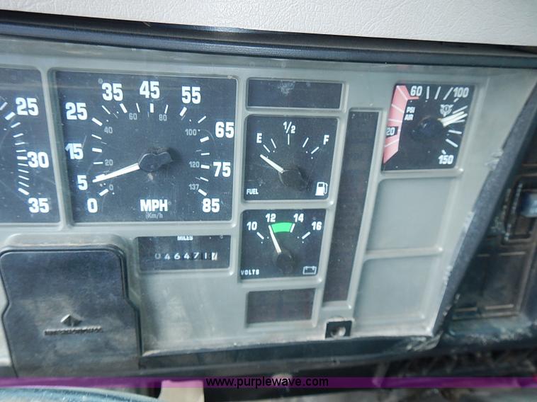 image for item J1225 2001 International 4900 dump truck