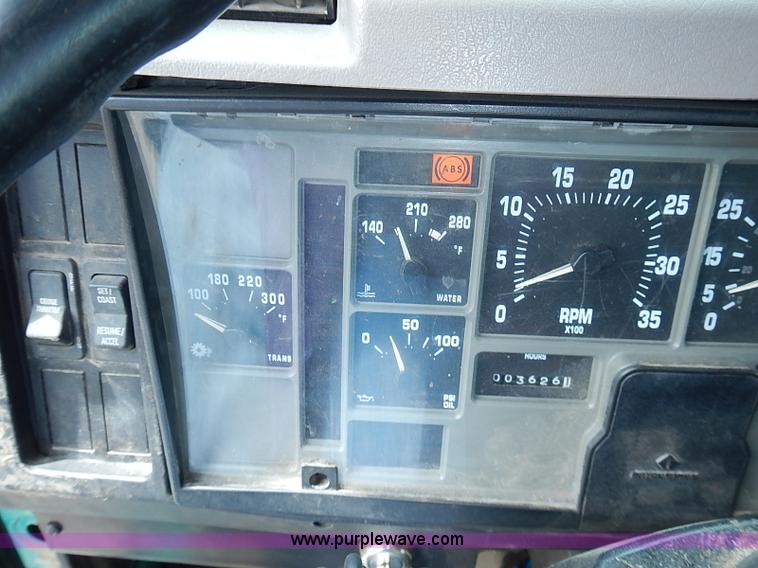 image for item J1225 2001 International 4900 dump truck