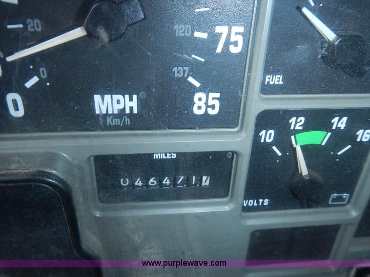 image for item J1225 2001 International 4900 dump truck