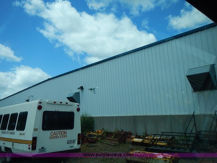 image for item J1225 2001 International 4900 dump truck