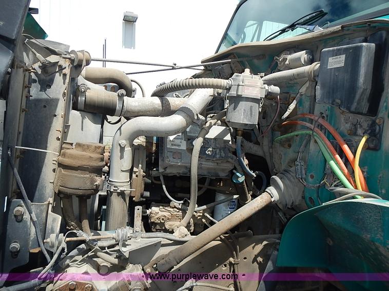 image for item J1225 2001 International 4900 dump truck