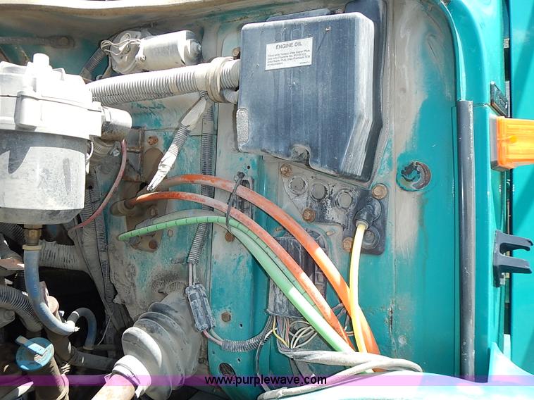 image for item J1225 2001 International 4900 dump truck