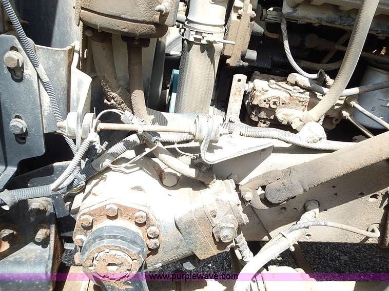 image for item J1225 2001 International 4900 dump truck