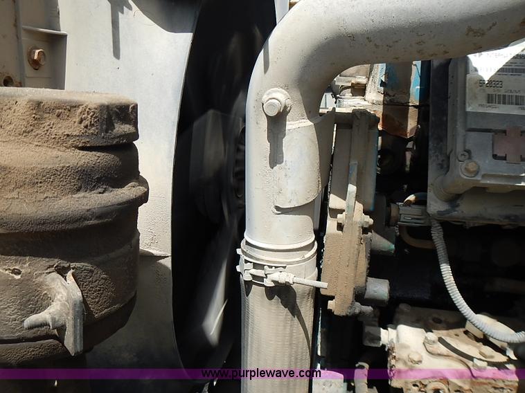 image for item J1225 2001 International 4900 dump truck