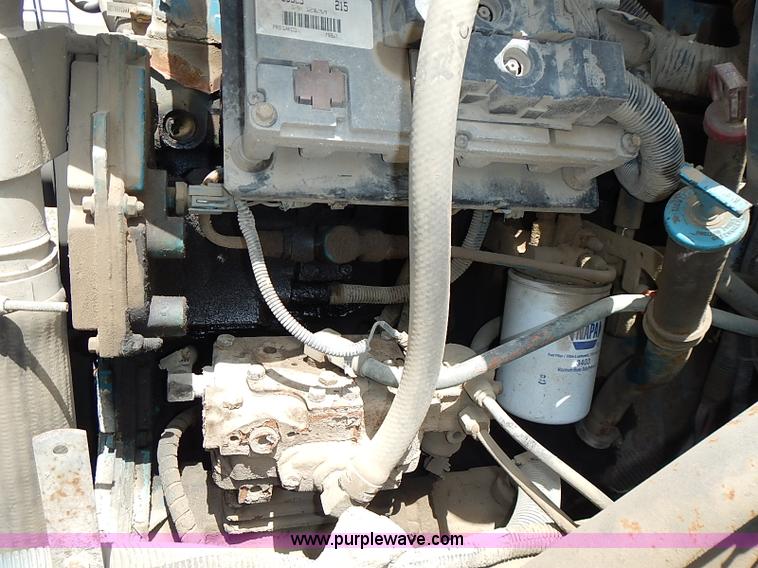 image for item J1225 2001 International 4900 dump truck