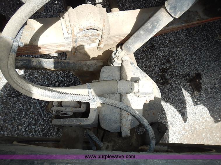 image for item J1225 2001 International 4900 dump truck