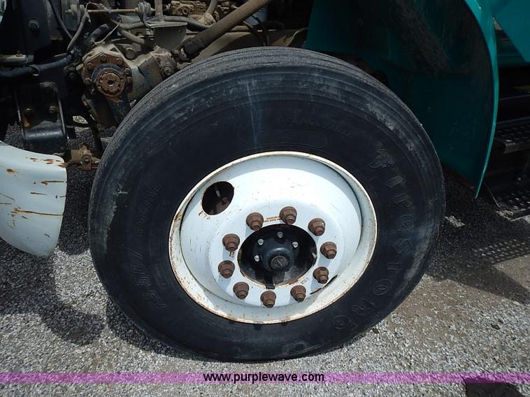 image for item J1225 2001 International 4900 dump truck