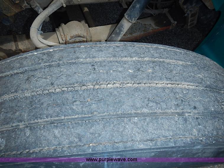 image for item J1225 2001 International 4900 dump truck