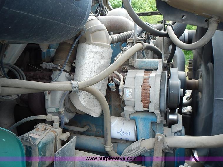 image for item J1225 2001 International 4900 dump truck