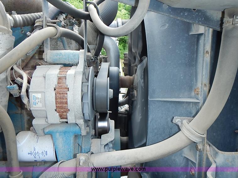 image for item J1225 2001 International 4900 dump truck