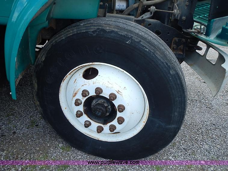 image for item J1225 2001 International 4900 dump truck