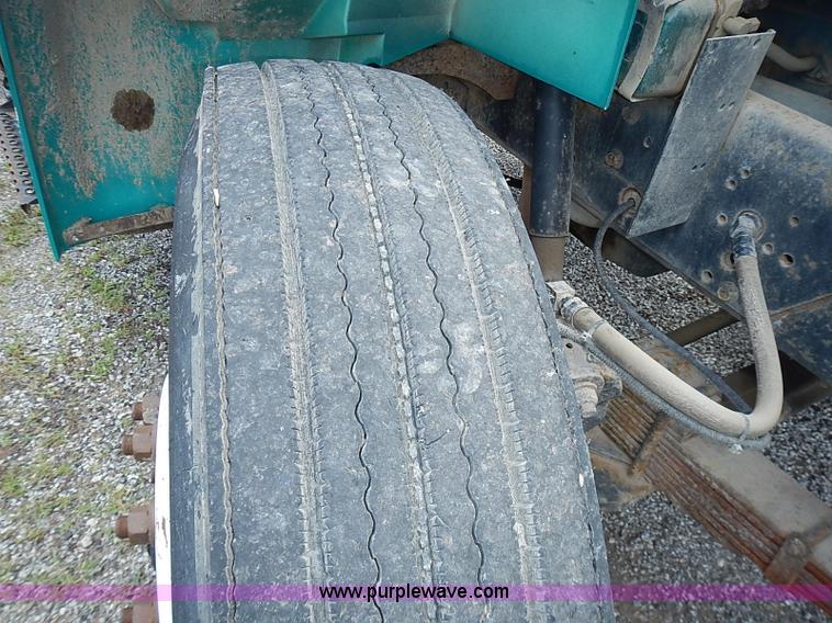 image for item J1225 2001 International 4900 dump truck