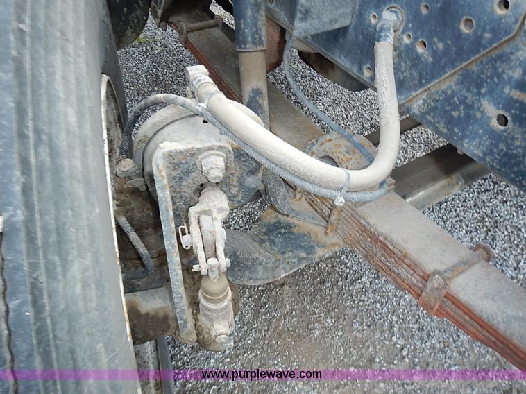 image for item J1225 2001 International 4900 dump truck