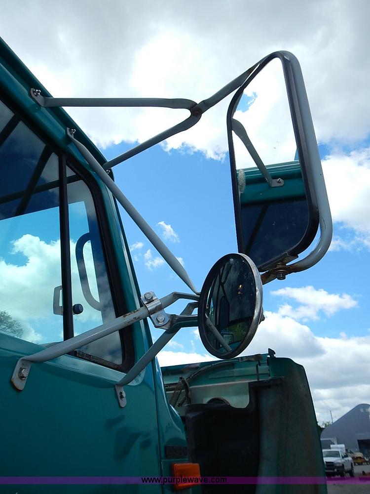 image for item J1225 2001 International 4900 dump truck