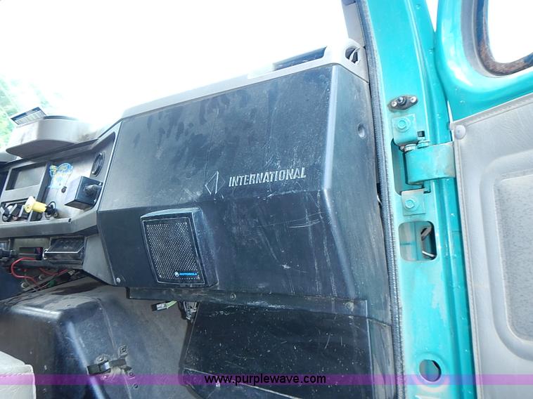 image for item J1225 2001 International 4900 dump truck