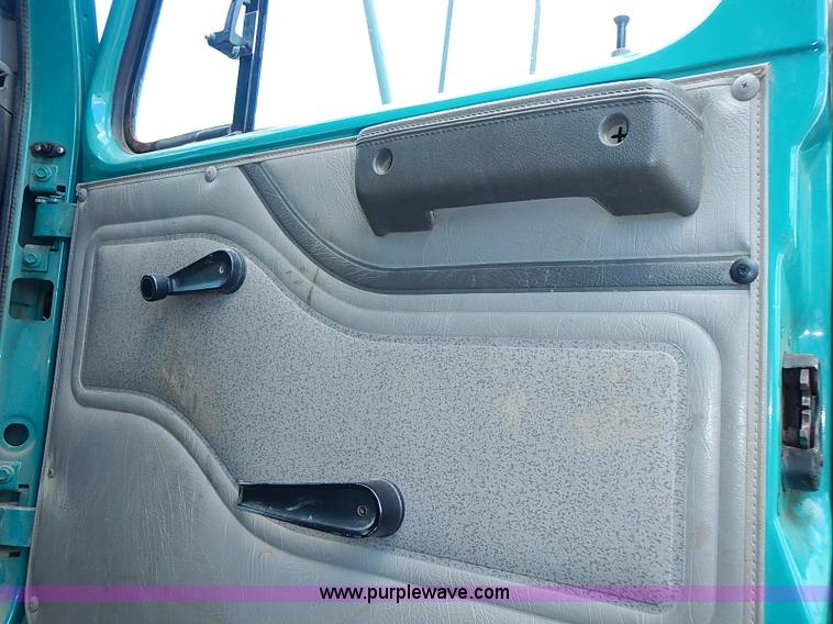 image for item J1225 2001 International 4900 dump truck