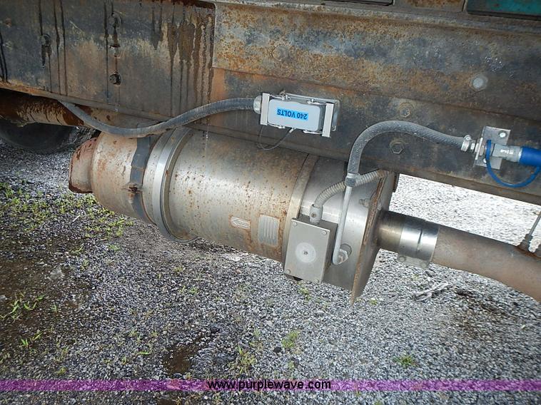 image for item J1225 2001 International 4900 dump truck