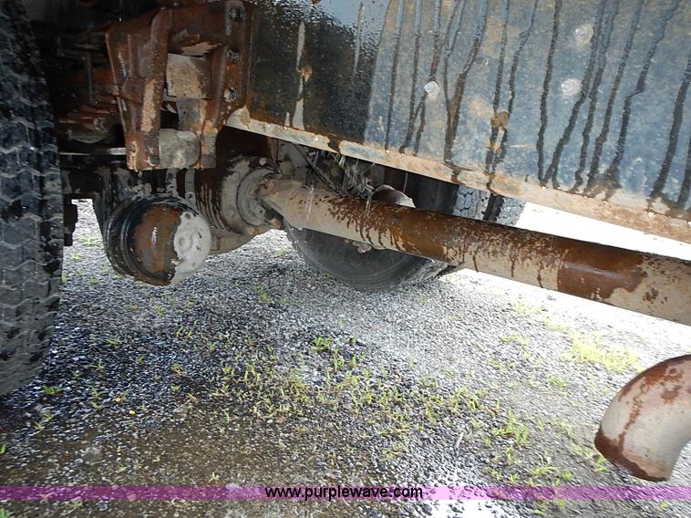 image for item J1225 2001 International 4900 dump truck