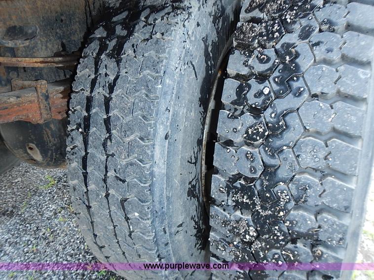 image for item J1225 2001 International 4900 dump truck