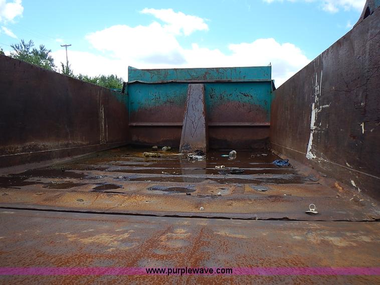 image for item J1225 2001 International 4900 dump truck