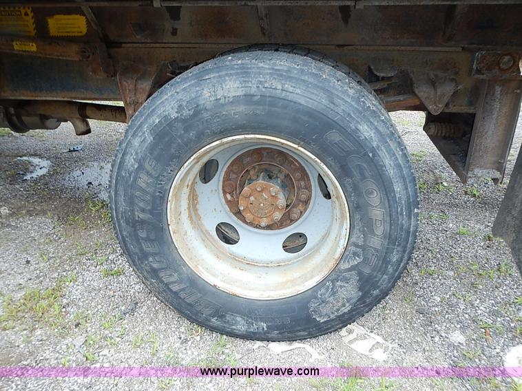 image for item J1225 2001 International 4900 dump truck