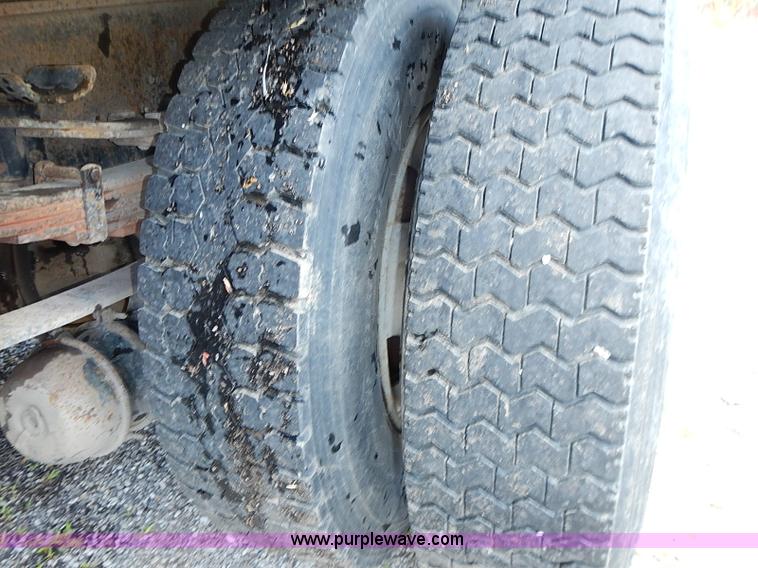 image for item J1225 2001 International 4900 dump truck