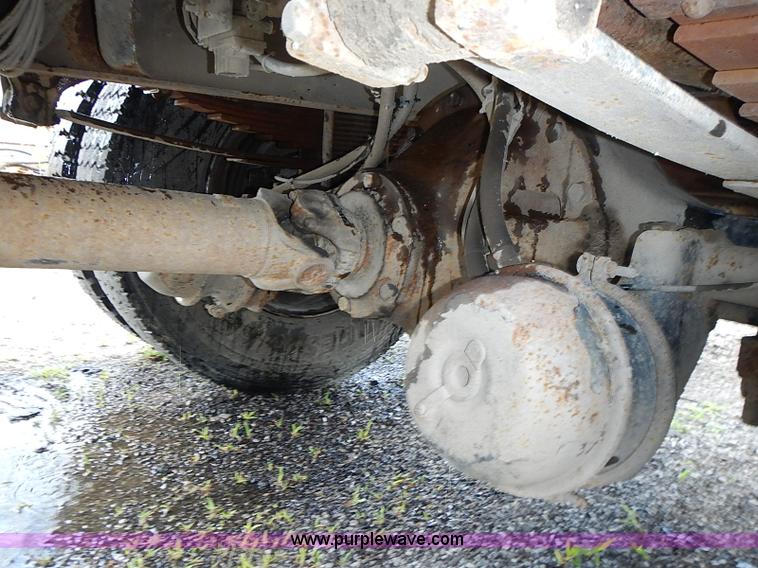 image for item J1225 2001 International 4900 dump truck