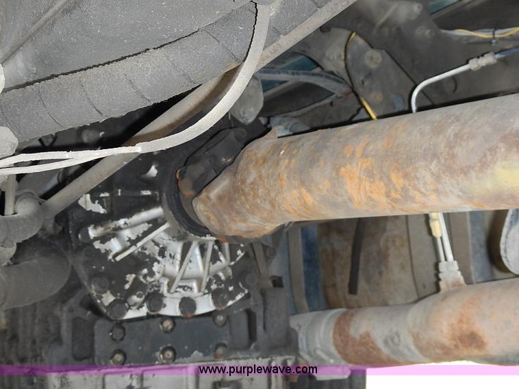 image for item J1225 2001 International 4900 dump truck