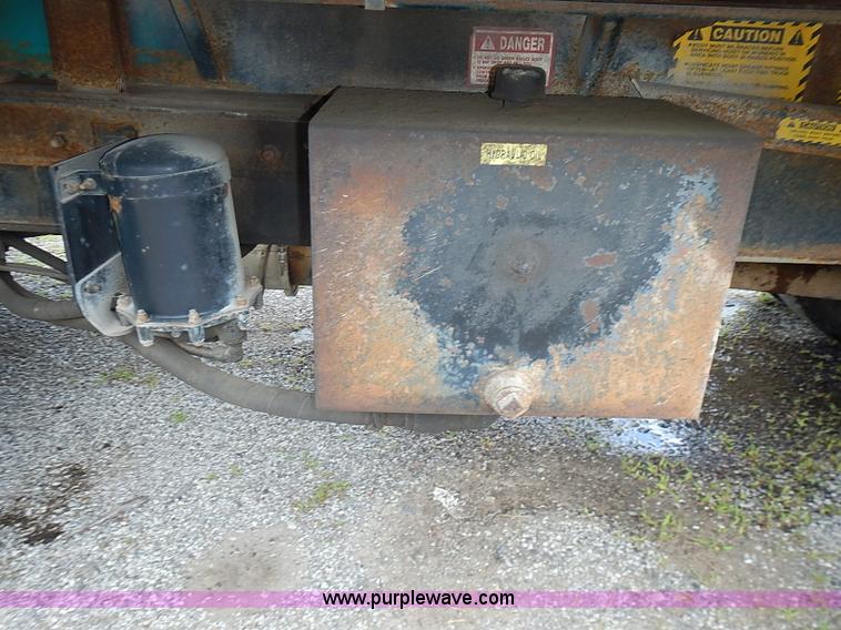 image for item J1225 2001 International 4900 dump truck